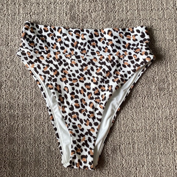 Cheetah print bathing suit - Picture 5 of 6